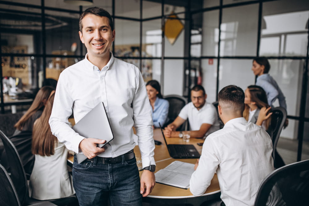 Você tem praticado um bom controle financeiro na sua empresa: equipe implantando ERP.