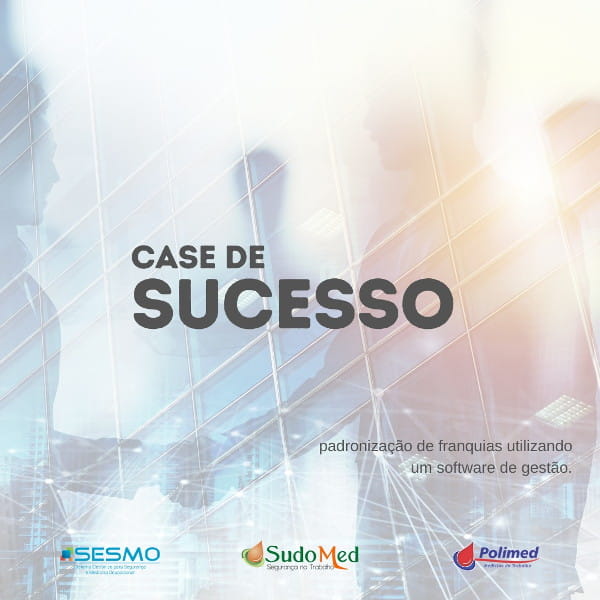 Case de sucesso: padronização de franquias utilizando um software de gestão: pessoas selando contrato com aperto de mãos.